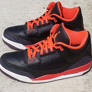 Jordan 3 Retro Crimson

Size 12